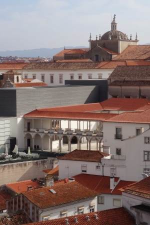 /COIMBRA/ Kilometry książek i tony pomników: spacer po studenckiej stolicy Portugalii